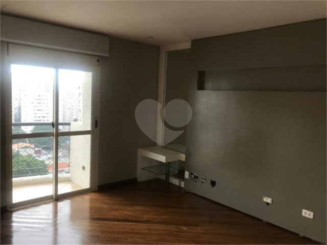 Apartamento à venda ou para alugar com 3 suítes em Moema, São Paulo, SP