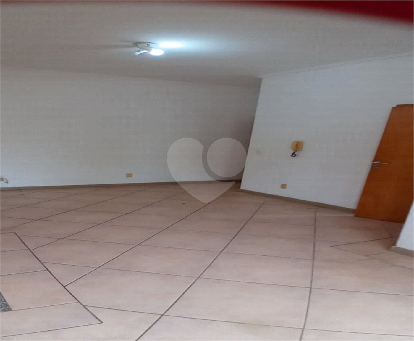 Apartamento no Condomínio Maktub.