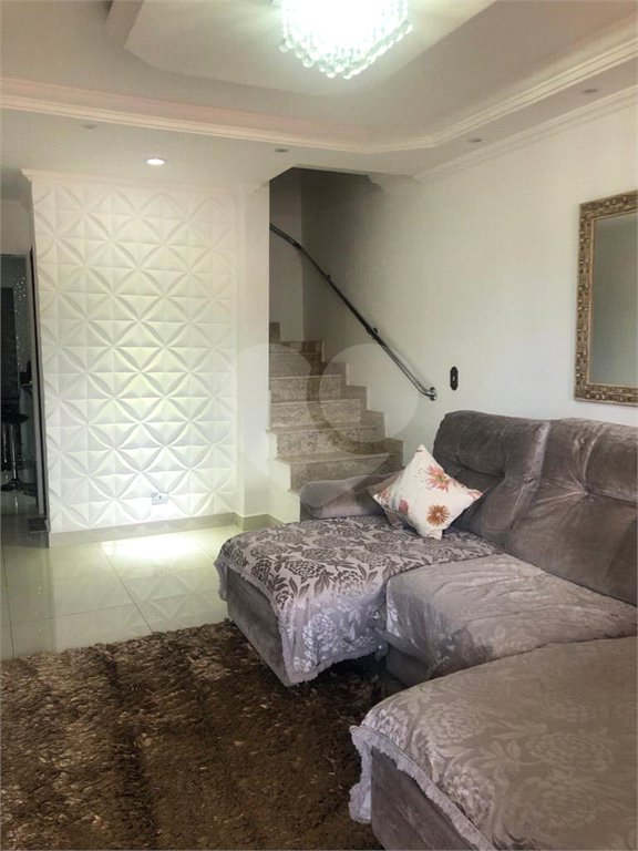 Casa à venda com 3 quartos, sendo 1 suíte, no condomínio Residencial Sabará, São Paulo - SP
