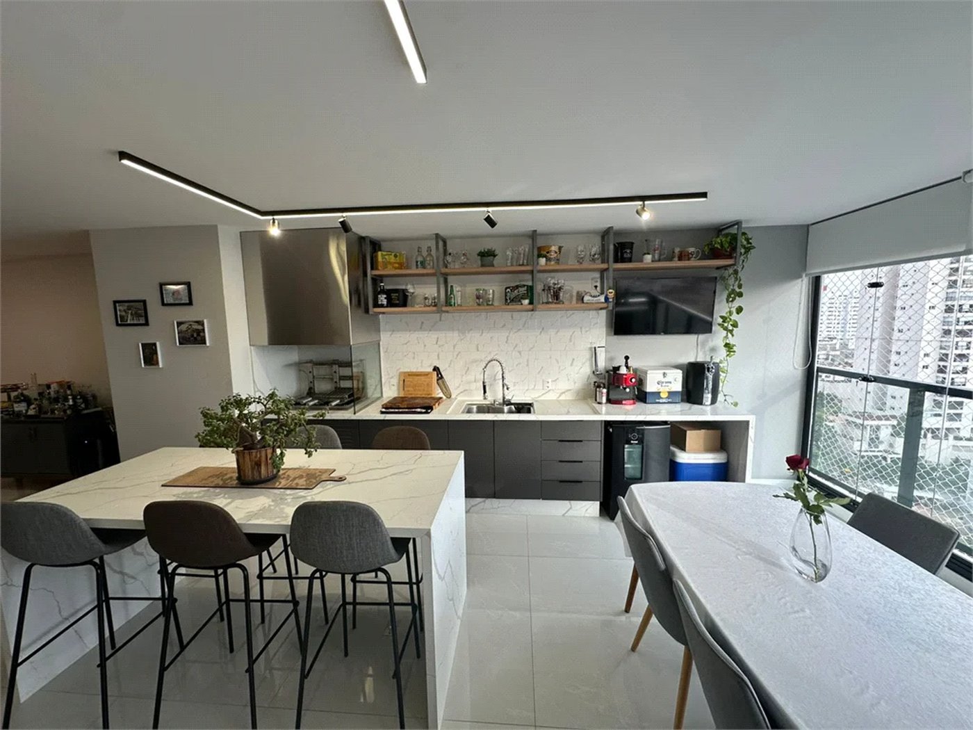 Apartamento à venda com 3 suítes em Vila Romana, São Paulo, SP