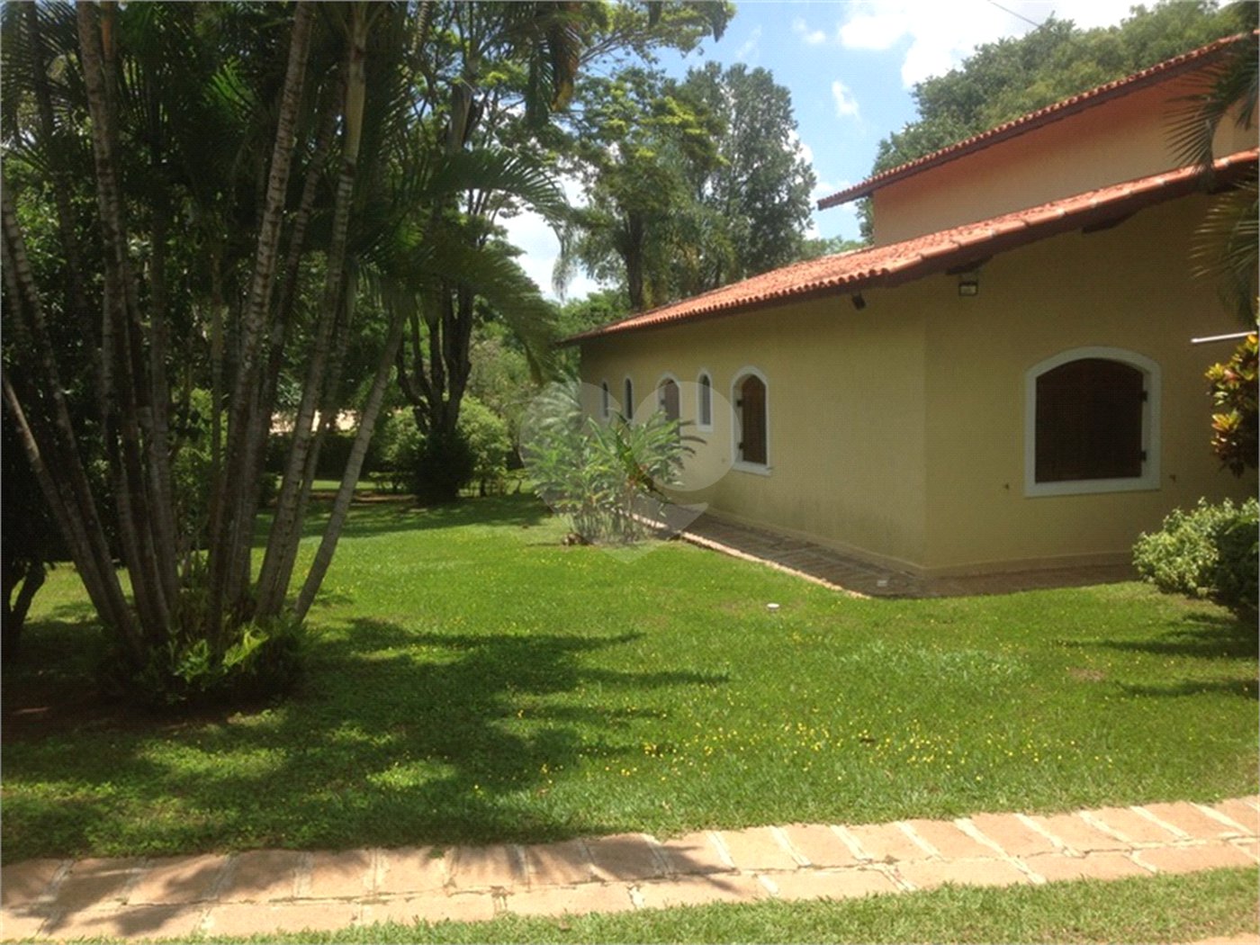 Casa à venda com 5 quartos, sendo 3 suítes, no condomínio Recanto das Flores, Indaiatuba - SP