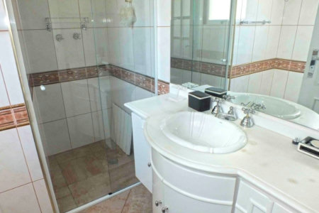 Casa à venda com 5 suítes no condomínio Vilaggio Monte Alegre, São Paulo - SP
