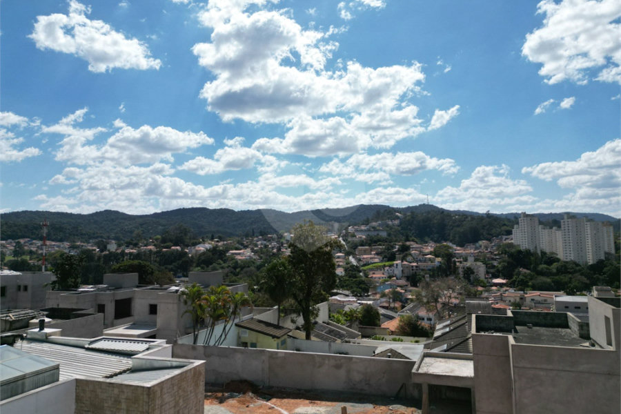 Casa à venda com 4 quartos, sendo 2 suítes, no condomínio Residencial Floresta, São Paulo - SP
