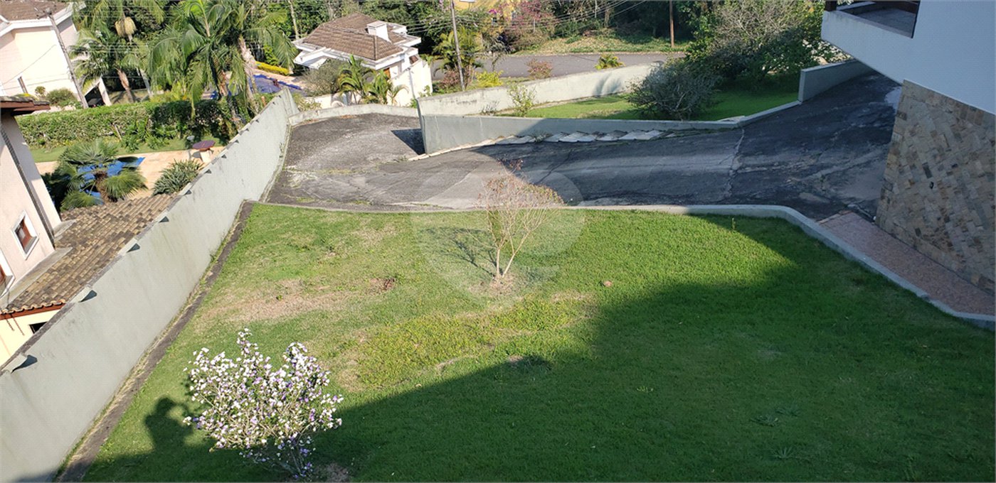 Casa à venda com 5 quartos, sendo 2 suítes, no condomínio Alpes da Cantareira, Mairiporã - SP