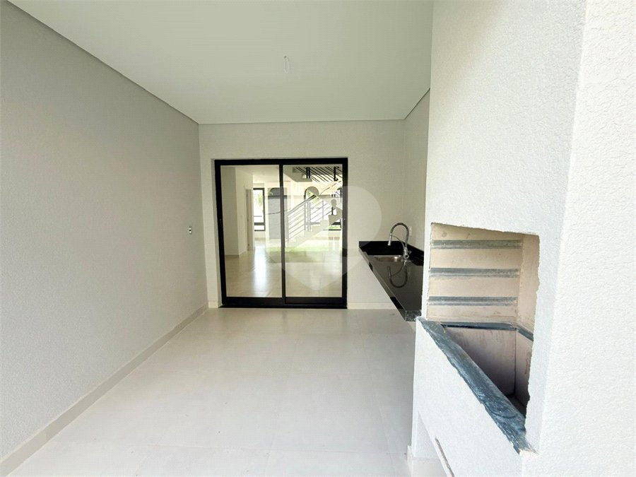 Casa à venda ou para alugar com 3 suítes no condomínio Mont Blanc Village, Vinhedo - SP