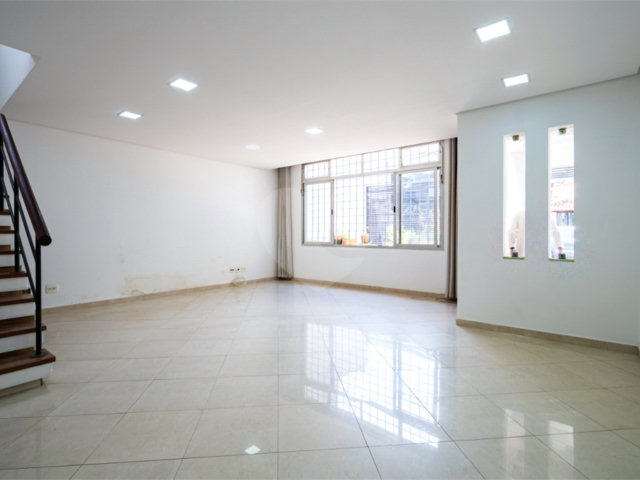 Casa de Vila à venda com 3 quartos, sendo 2 suítes,  em Campo Belo, São Paulo, SP