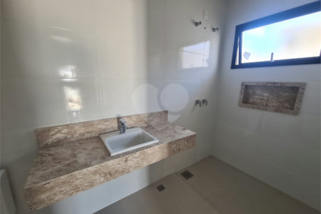 Casa à venda com 3 suítes no condomínio Loteamento Recanto dos Paturis, Vinhedo - SP