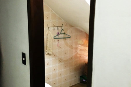 Sobrado à venda com 4 quartos, sendo 1 suíte,  em Vila Gomes, São Paulo, SP