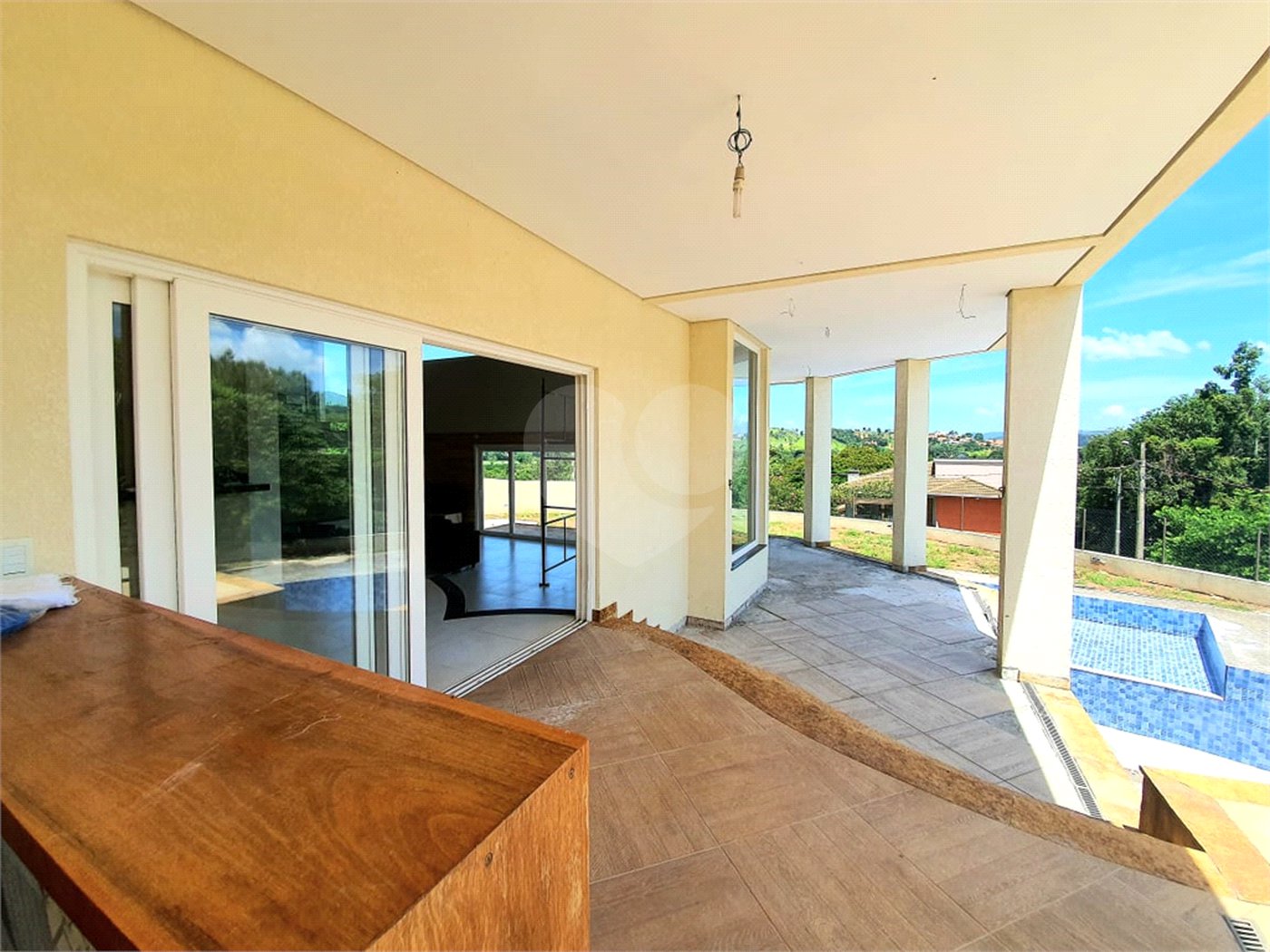 Casa à venda com 5 quartos, sendo 3 suítes, no condomínio Serra da Estrela, Atibaia - SP