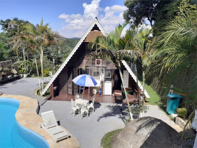 Casa à venda com 3 quartos, sendo 1 suíte,  no condomínio Iara Branca, Mairiporã - SP