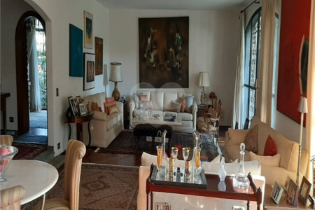 Casa à venda com 5 quartos, sendo 2 suítes,  em Jardim Guedala, São Paulo, SP