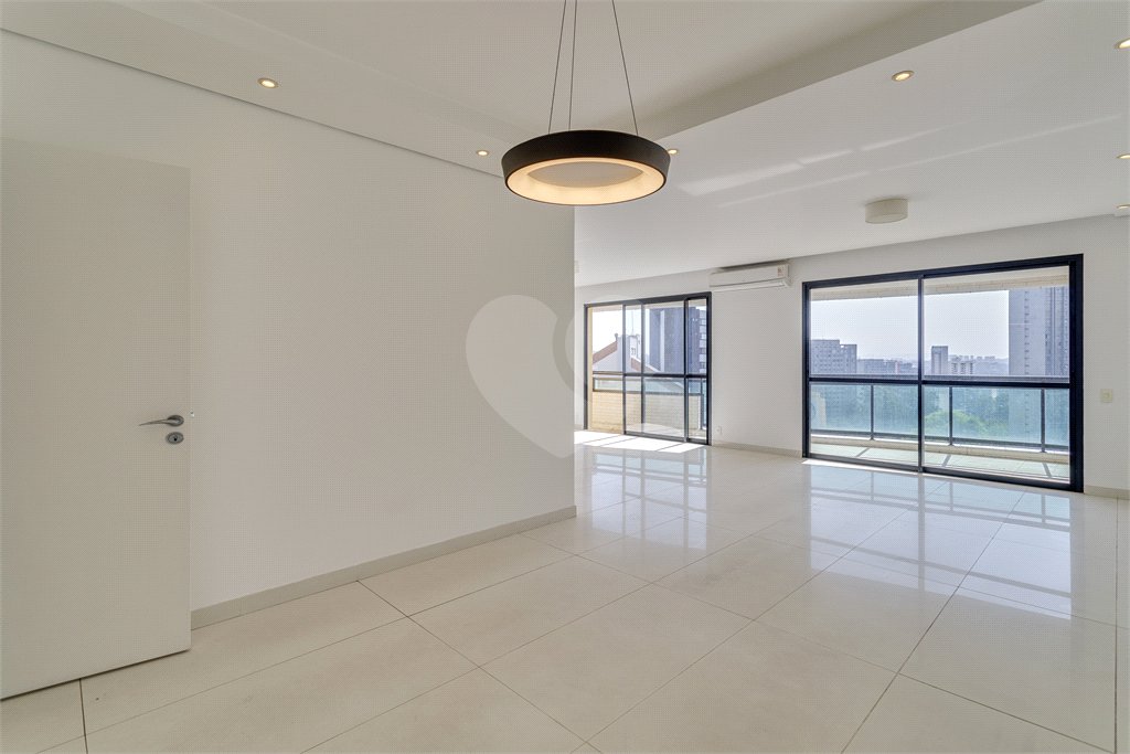 Apartamento à venda com 3 quartos, sendo 1 suíte, em Morumbi, São Paulo, SP