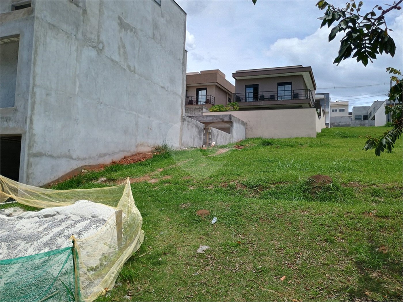Terreno à venda no condomínio Veneza, Mogi das Cruzes - SP