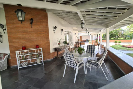 Casa à venda com 5 quartos, sendo 3 suítes,  no condomínio Village Sans Souci, Valinhos - SP
