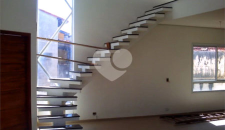 Sobrado à venda com 3 quartos, sendo 1 suíte,  em Tremembé, São Paulo, SP