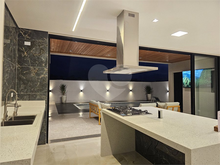 Casa à venda com 4 suítes no condomínio Villas do Jaguari, Santana de Parnaíba - SP