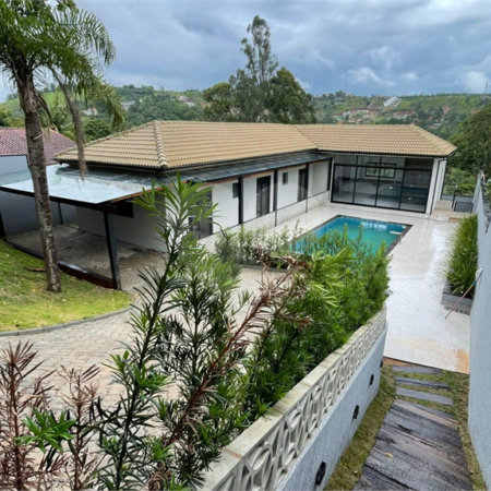 Casa térrea encantadora - Terreno 544m² (17 x 32m), com 198m² no Bairro Estância Brasil - Atibaia