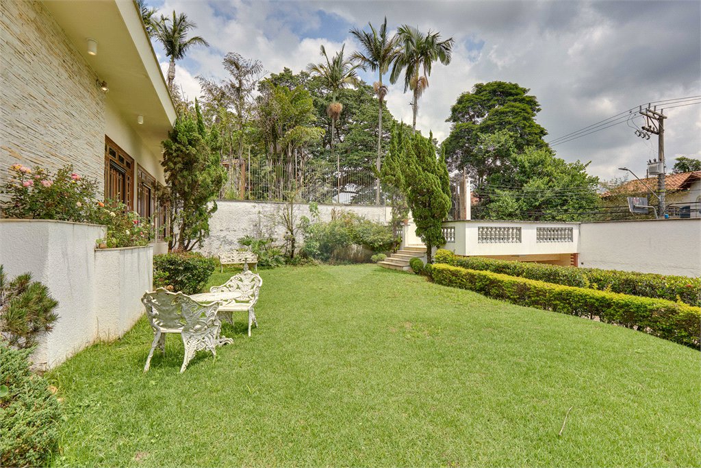 Casa Térrea à venda com 4 quartos, sendo 2 suítes, em Alto da Boa Vista, São Paulo, SP