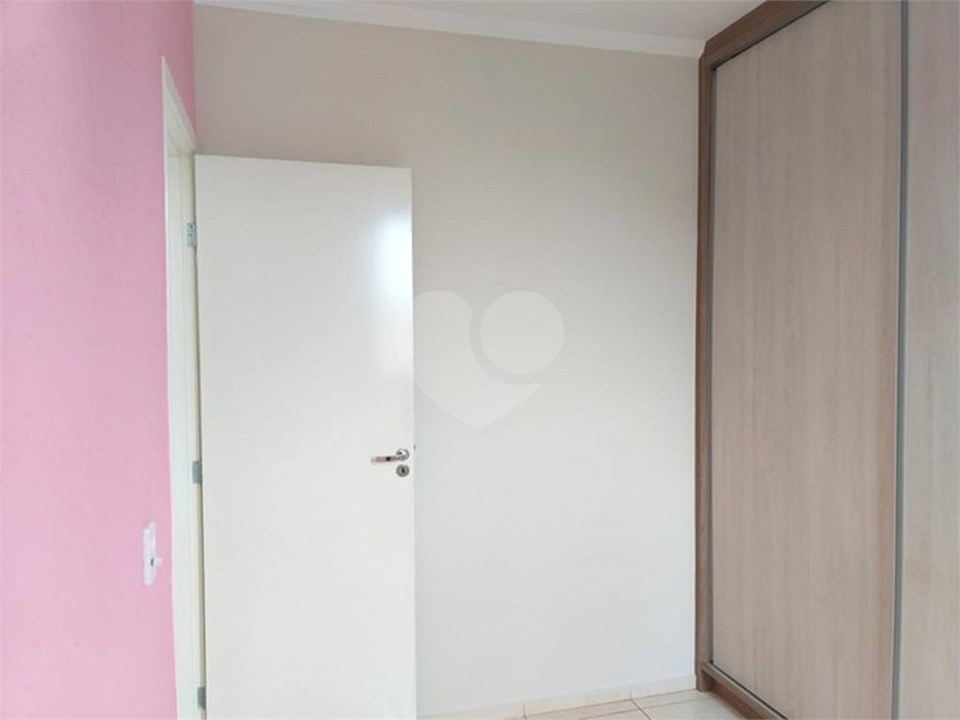 Apartamento no Condomínio Parque Royal Garden, localizado na cidade de Ribeirão Preto/SP.
