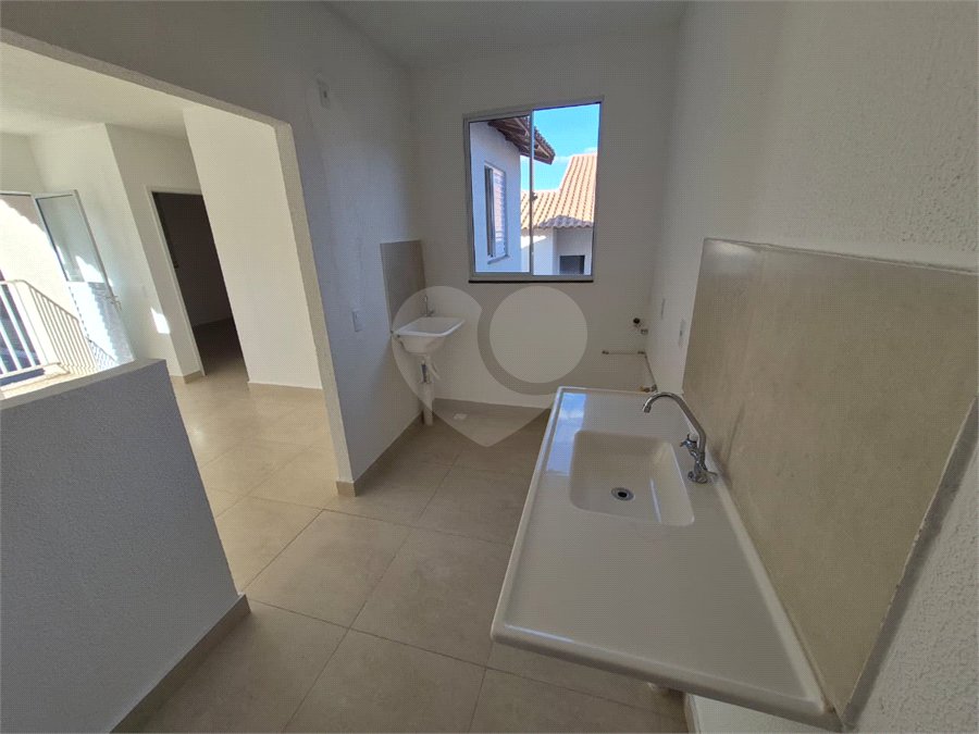 Indaiatuba - Sp - Vila Vic Florença - R$ 290.000,00 - Apartamento de 48m²,, no andar de cima, dois quartos, um banheiro, cozinha e sala, uma vaga de garagem. Condomínio fechado. Apartamento está do jeito que foi entregue . Area de lazer no condominio - Área do condomínio: Churrasqueira