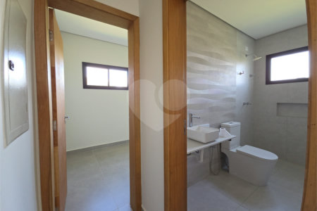 Casa à venda com 4 quartos, sendo 3 suítes, no condomínio Village Ipanema 2, Araçoiaba da Serra - SP