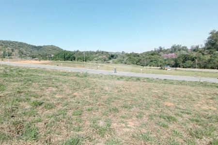 Terreno à venda com 1 suíte em Jardim Portugal, Valinhos, SP