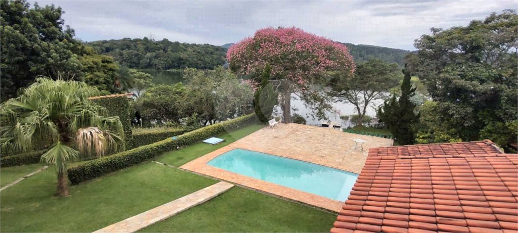 Chácara à venda com 5 quartos, sendo 2 suítes, no Centro, Piracaia, SP