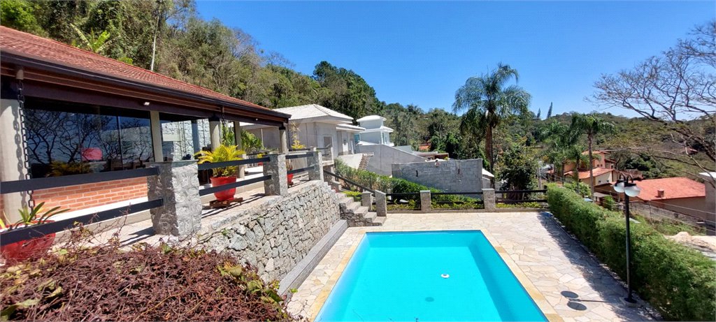 Casa à venda com 3 quartos, sendo 2 suítes, no condomínio Alpes de Caieiras, Caieiras - SP