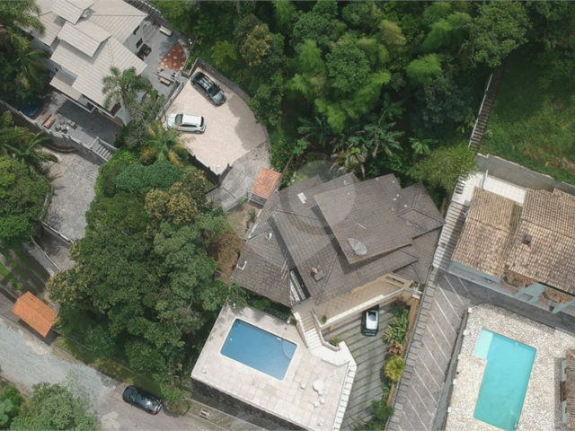 Casa à venda com 3 suítes no condomínio Alpes da Cantareira, Mairiporã - SP