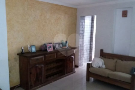 Sobrado à venda com 3 quartos, sendo 1 suíte, em Vila Mazzei, São Paulo, SP