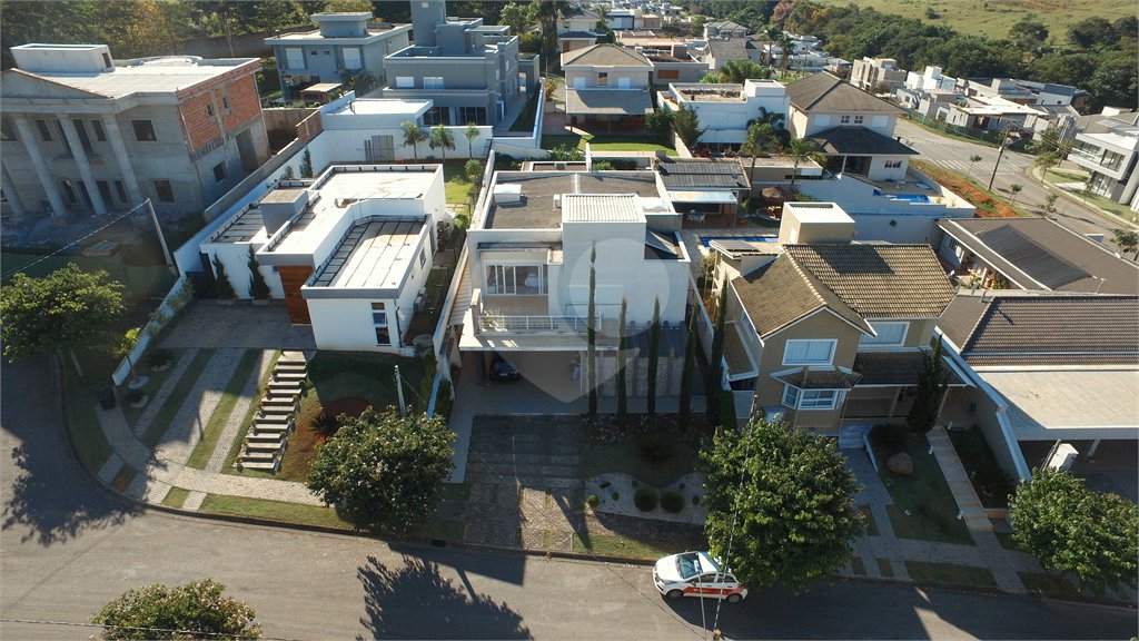 Casa à venda com 4 suítes no condomínio Figueira Gardn, Atibaia - SP