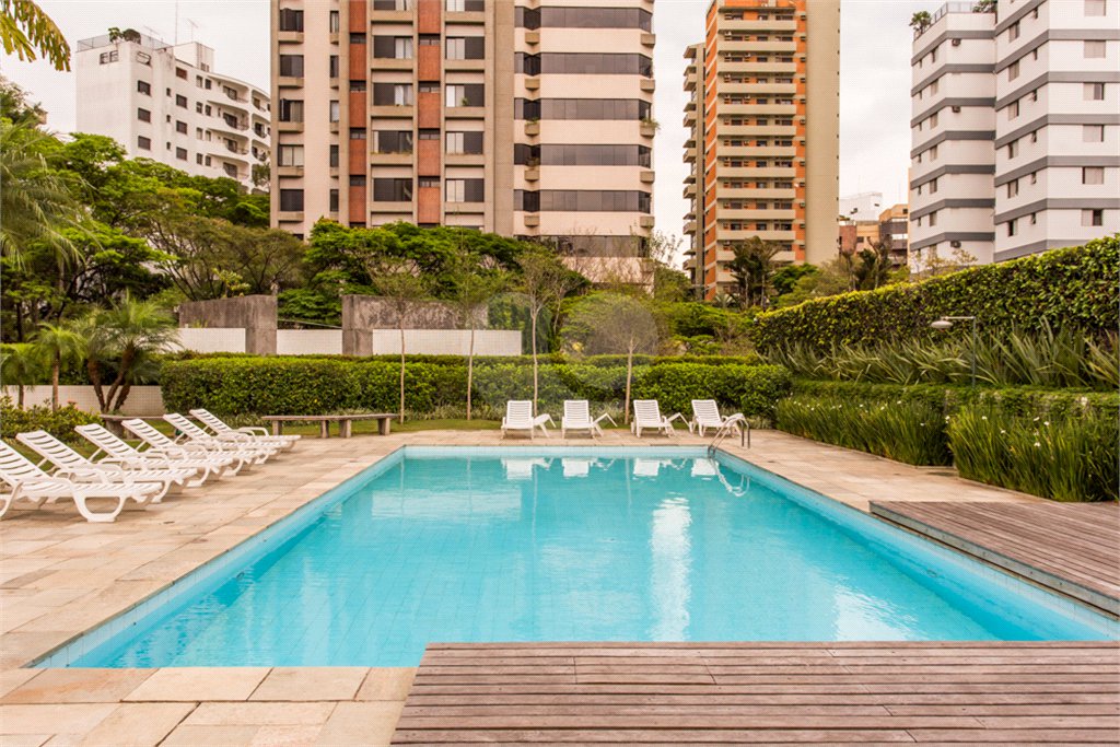 Apartamento à venda com 4 suítes em Real Parque, São Paulo, SP