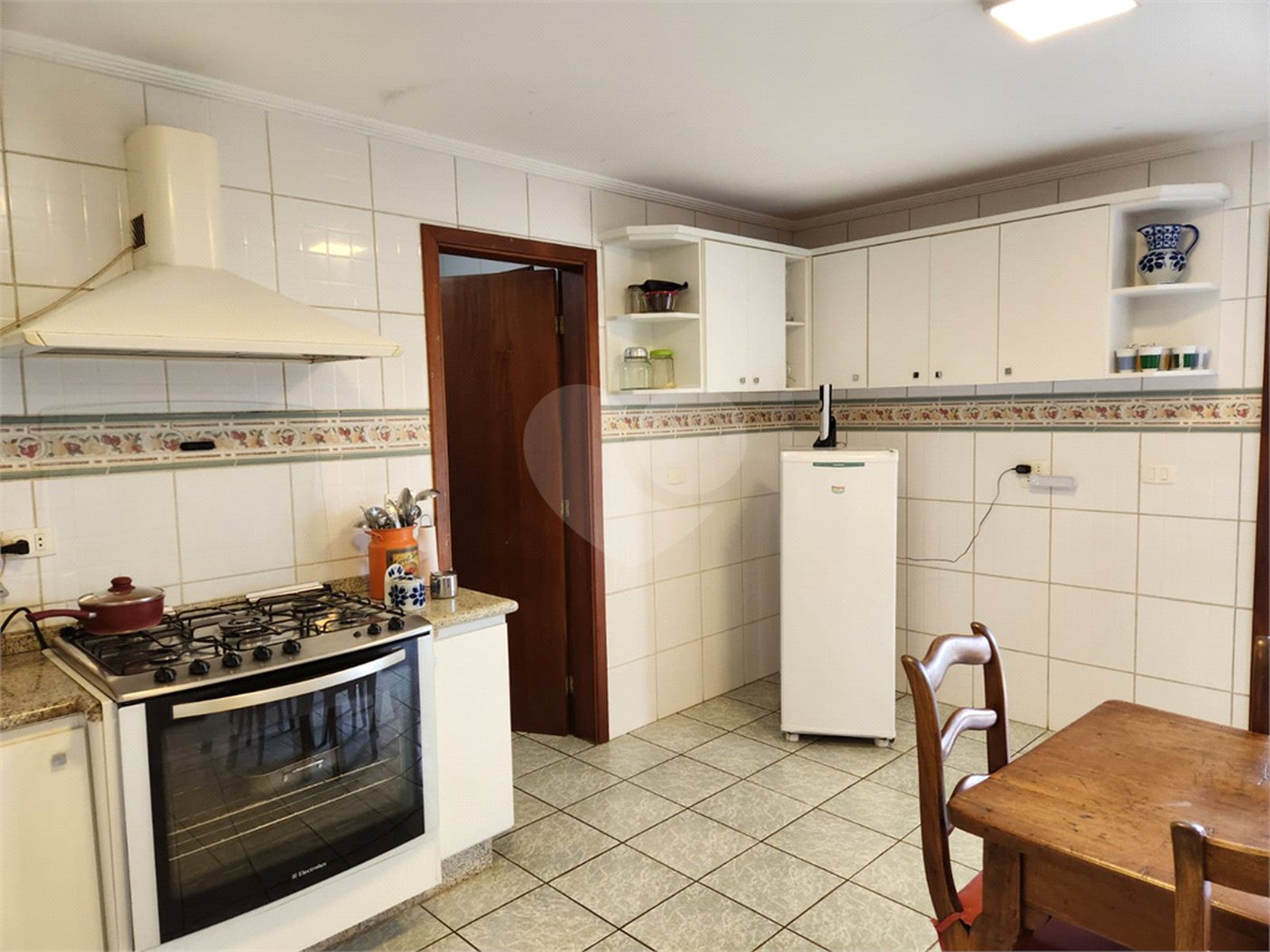 Casa à venda com 5 suítes no condomínio Suíça da Cantareira, Mairiporã - SP