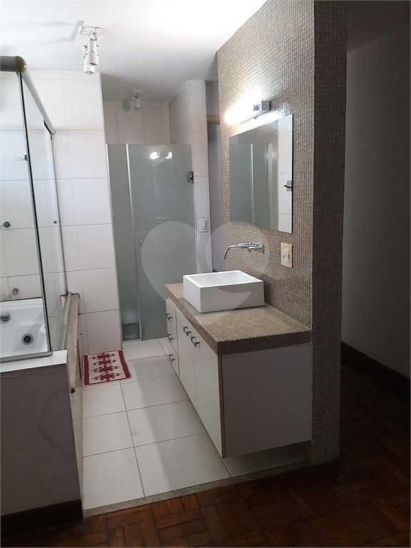 Sobrado à venda com 3 quartos, sendo 1 suíte, em Vila Paulista, São Paulo, SP