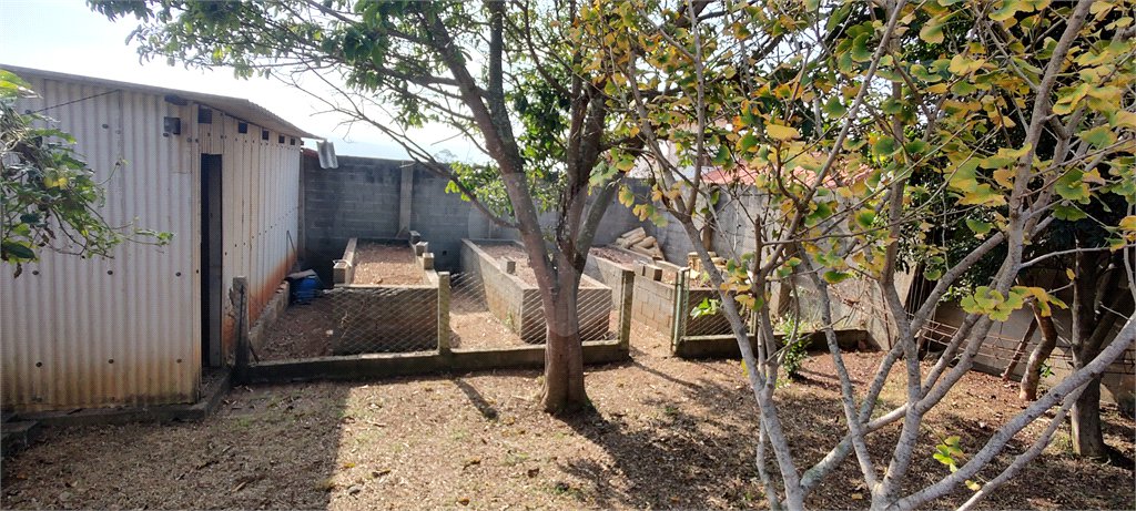 Casa à venda com 3 quartos, sendo 1 suíte, no Centro, Extrema, MG