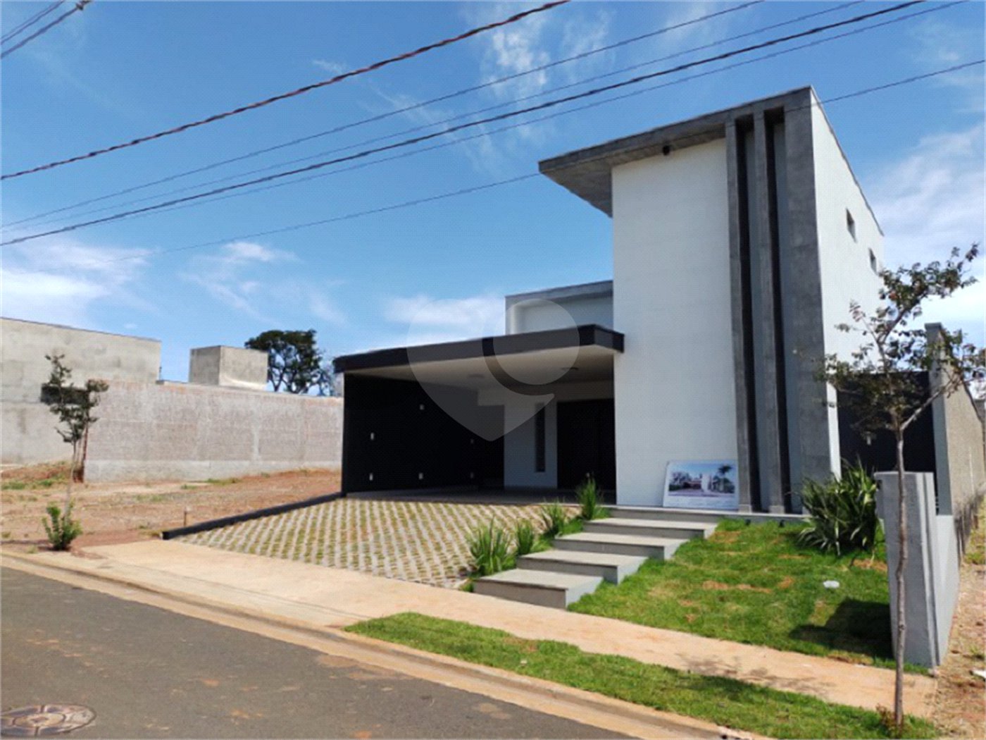 Casa no condomínio Parque Faber IV