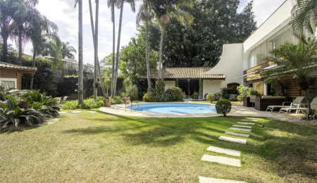 Casa à venda com 4 quartos, sendo 3 suítes,  em Cidade Jardim, São Paulo, SP