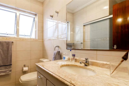 Casa à venda com 3 quartos, sendo 1 suíte, em Vila Olímpia, São Paulo, SP