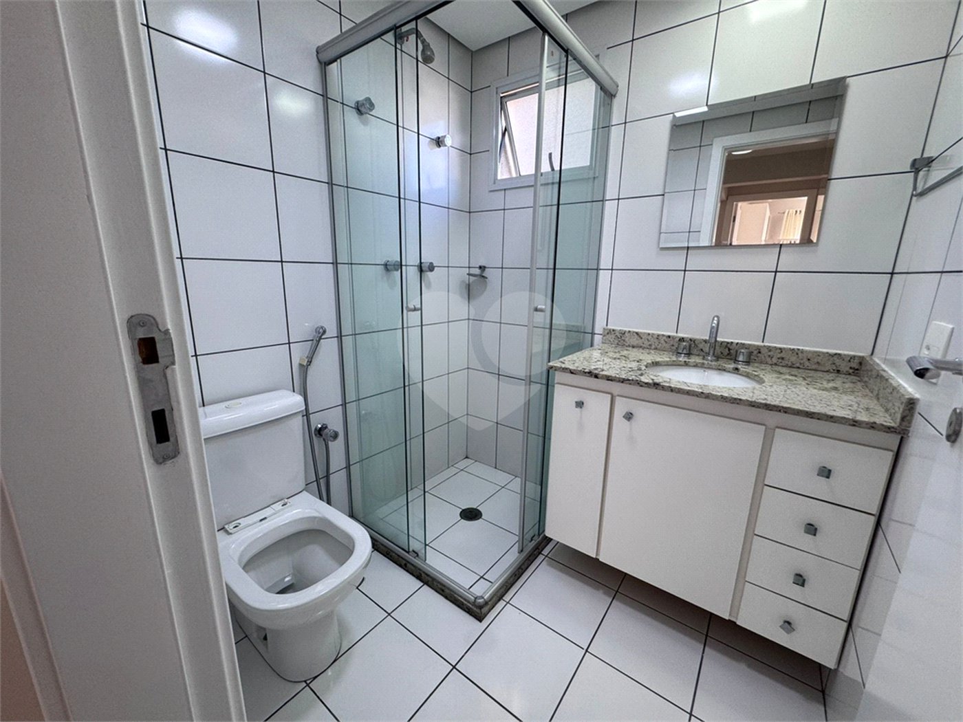 Apartamento para alugar com 3 quartos, sendo 1 suíte,  em Pinheiros, São Paulo, SP