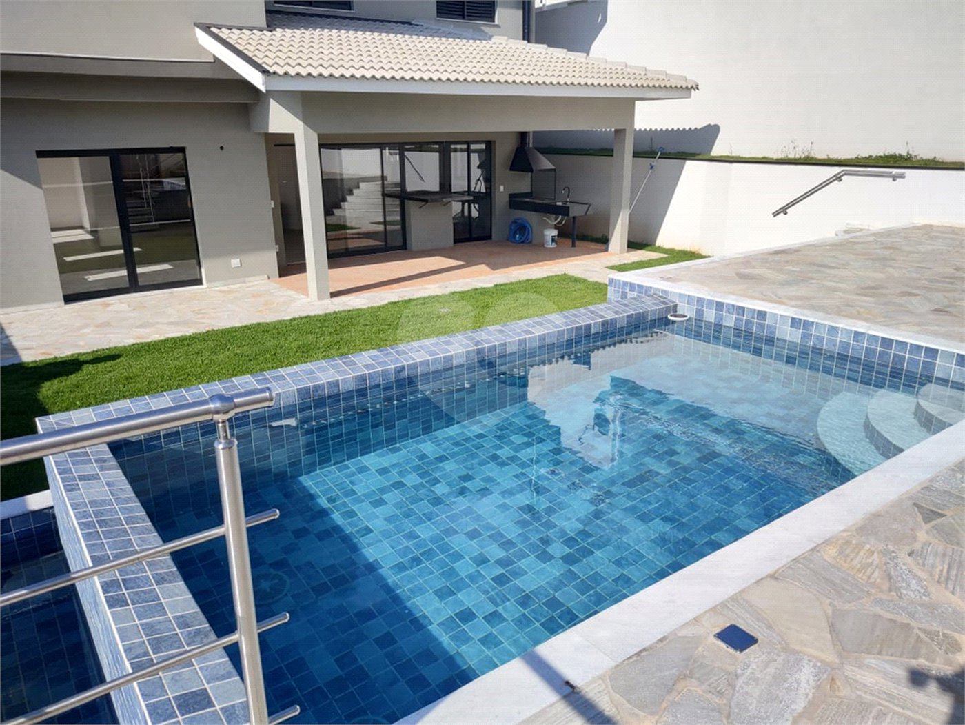 Casa à venda com 3 suítes no condomínio Santa Isabel I, Louveira - SP