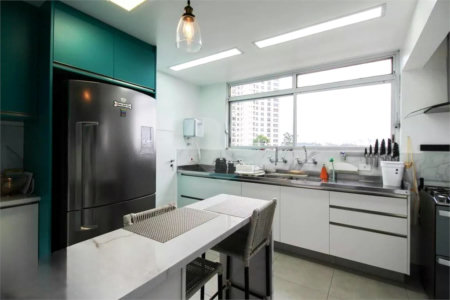 Apartamento para venda em Moema com 185m², 3 dormitórios sendo 1 suíte e 1 vaga