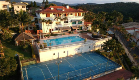 Casa à venda com 8 quartos, sendo 5 suítes,  em Serra da Cantareira, Mairiporã, SP