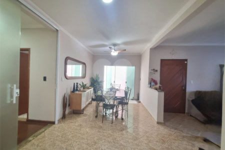 Casa à venda com 4 quartos, sendo 1 suíte, em Jardim São Carlos, Sorocaba, SP