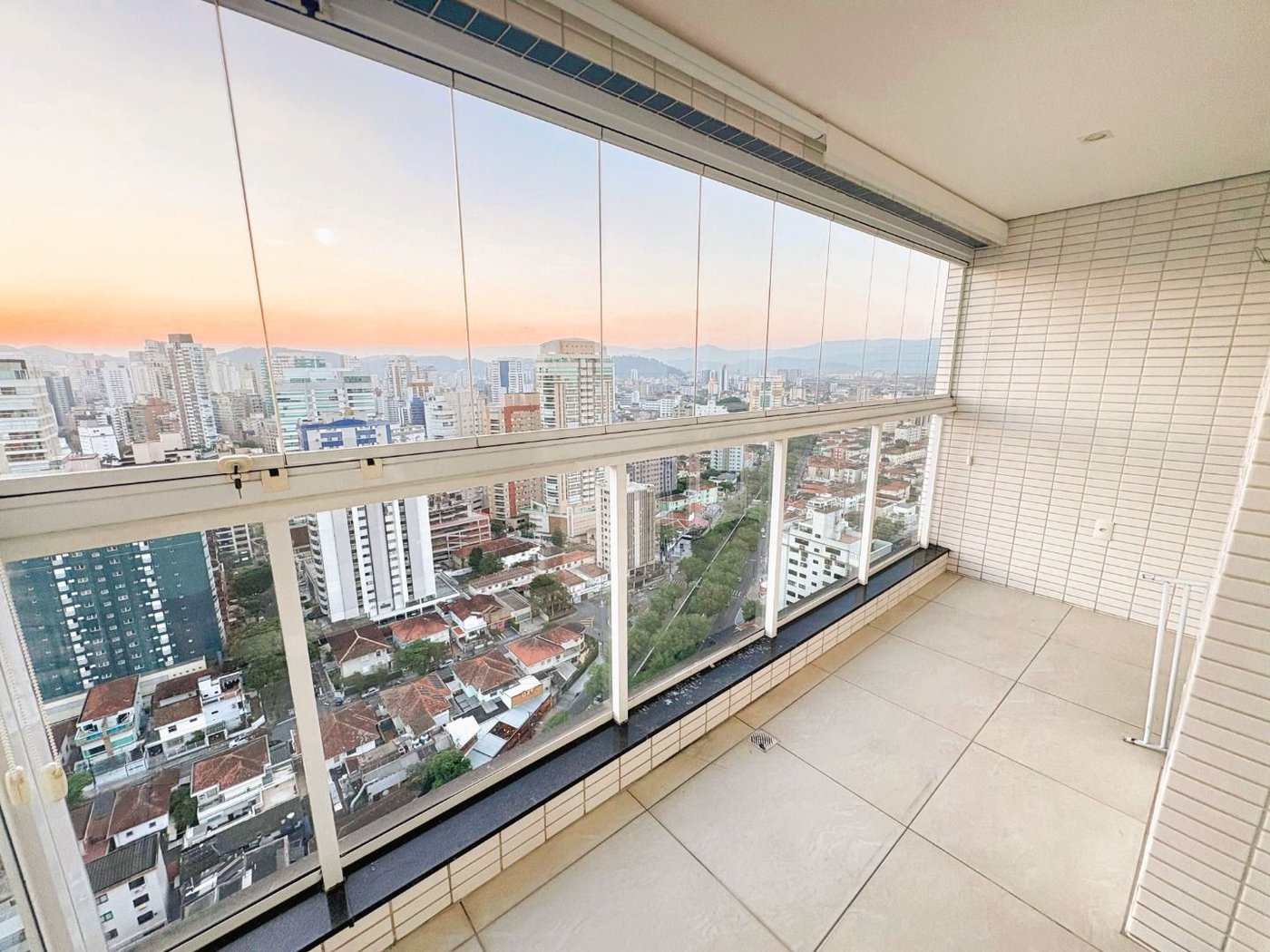 Apartamento para alugar, 54 m² por R$ 6.000,02/mês - Embaré - Santos/SP