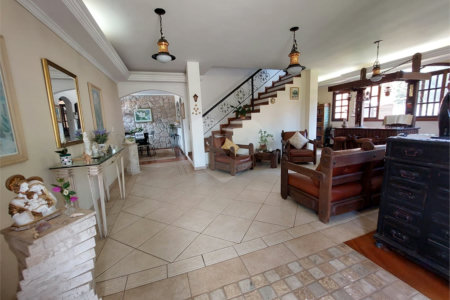 Casa à venda ou para alugar com 5 quartos, sendo 1 suíte, em Cumbari, Mairiporã, SP