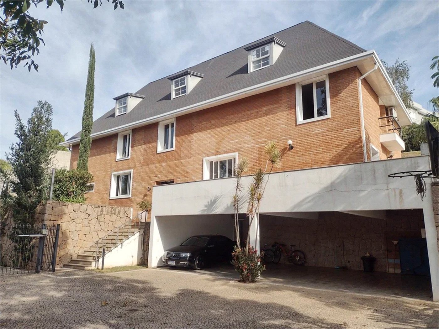 Casa à venda com 5 quartos, sendo 4 suítes, no condomínio Malota, Jundiaí - SP