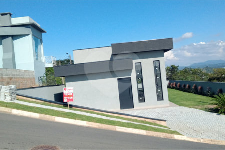 Casa Térrea à venda com 2 quartos, sendo 1 suíte,  no Centro, Bom Jesus dos Perdões, SP
