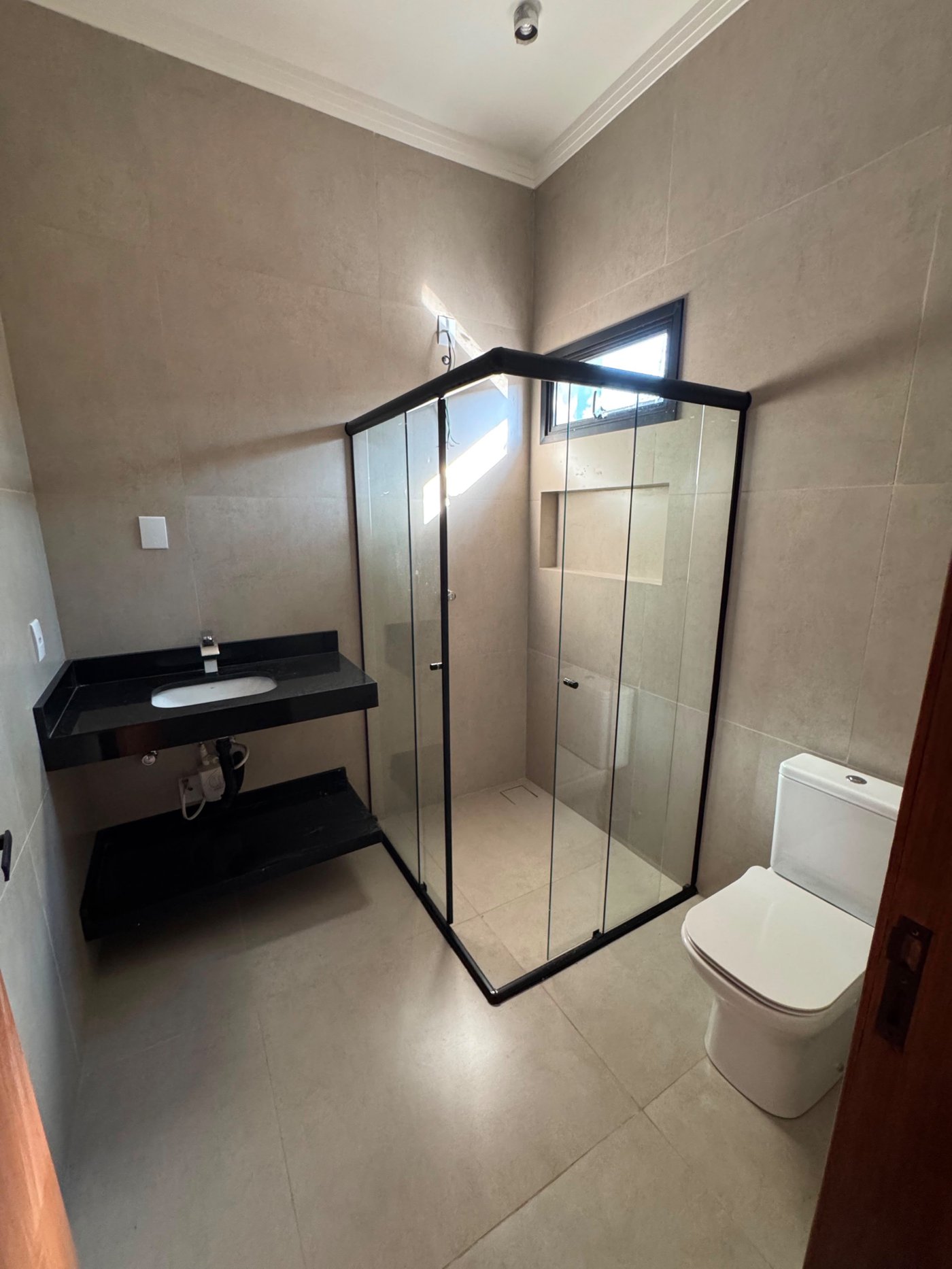 Casa à venda com 3 quartos, sendo 1 suíte,  em Residencial Costa Leste, Três Lagoas, MS