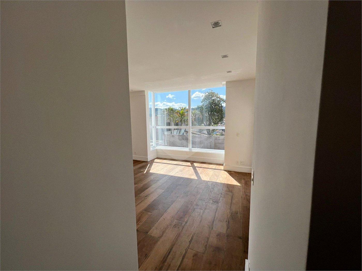 Casa à venda com 4 quartos, sendo 2 suítes, no condomínio Residencial Floresta, São Paulo - SP