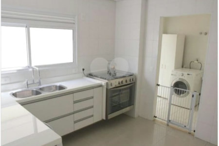 Casa à venda com 3 suítes no condomínio Villaggio Della Hípica, São Paulo - SP